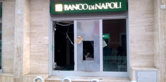 Assalto bancomat nella notte, banconote macchiate