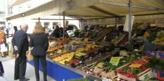 Mercato settimanale, appuntamento serale il 29 agosto