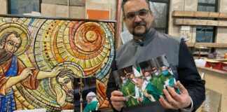 Nelle mani di Papa Francesco il pastorale realizzato a San Ferdinando di Puglia