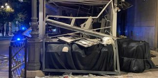 Esplosione nella notte devasta il chiosco comunale in piazza della Costituzione